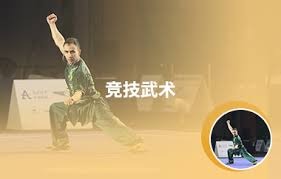 德扑锦标赛：解析“中等筹码”的尴尬境地——为何此时防守重于进攻？（德州扑克锦标赛：透视“中等筹码”的微妙困局——为何此刻以防守为先？）